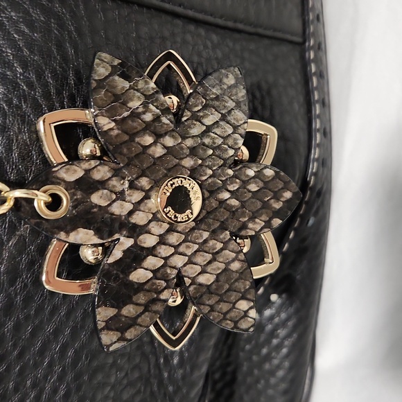 FREE With Purchase - Picture 4 of 7